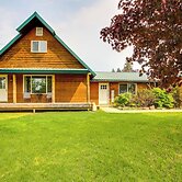 Spirit Lake Home w/ Fenced Yard: 1 Mi to Water!