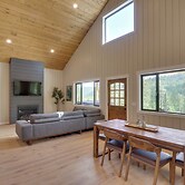Lakeside Cabin w/ Hot Tub: 3 Mi to Flathead Lake!