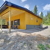 Lakeside Cabin Retreat w/ Private Hot Tub!
