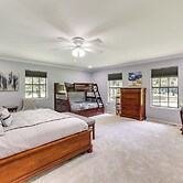 Expansive Fayetteville Retreat: 11 Mi to U of A!