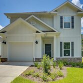 Spacious Freeport Home w/ Deck & 2 Living Areas!