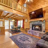 Cabin w/ Hot Tub + Fishing Pond in Del Rio!