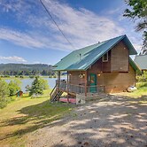 ~ 10 Mi to Newport: Pend Oreille Riverfront Cabin