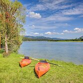 ~ 10 Mi to Newport: Pend Oreille Riverfront Cabin