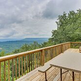 Mountain Retreat w/ Fire Pit in Flat Rock!