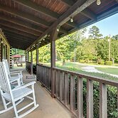 Kilgore Gem: Pet-friendly Cabin w/ Duck Pond!