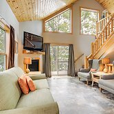 Lakefront Wisconsin Cabin: Dock, Walk to Beach!