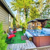 Fort Bragg 'secret Garden' Cabin w/ Hot Tub, Views