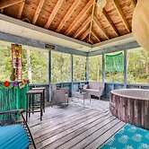 Peaceful Pocono Retreat: Hot Tub & Covered Deck!