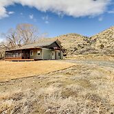 Beautiful Jefferson River Cabin w/ Mountain Views!