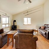 Beautiful Jefferson River Cabin w/ Mountain Views!