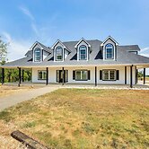 Spacious Wills Point Retreat w/ Pool & Pond!