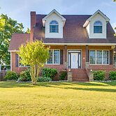 Spacious Greenbrier Vacation Rental on ~ 4 Acres!