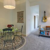 Walk to Restaurants & Shops: Apt in Pennsylvania!