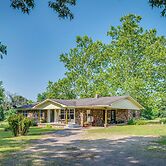 Delaware Vacation Rental: Walk to Lake Dardanelle!