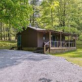 Cozy Green Bank Cabin ~ 2 Mi to Observatory!