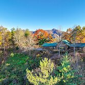 Almond Vacation Rental w/ Mountain Views!