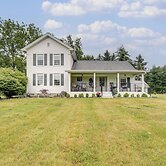 Wolcottville Farmhouse: 18 Mi to Shipshewana