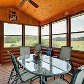 Pet-friendly Vienna Cabin w/ Screened-in Porch!