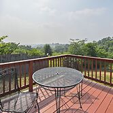 Corinth Getaway w/ Deck ~ 11 Mi to Ark Encounter!