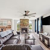 'heaven on the Hill' Retreat w/ Deck + Gas Grill!