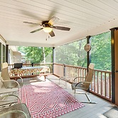 Quaint Elysburg Cottage: Walk to Knoebels Resort!