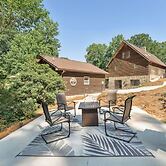 Hickory Hideaway: Forest-view Haven w/ Fire Pit!