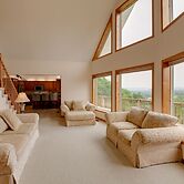 Gordonsville Retreat: Deck w/ Spectacular Views!