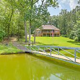 Sunny Coosa River Hideaway w/ Boat Dock & Slip!
