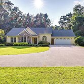 Charming Flushing Cottage w/ Deck + Spacious Yard!