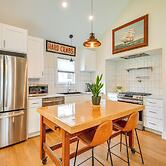 Modern Solomons Cottage Rental - Walk to Island!