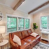 Cozy Tennessee Retreat w/ Patio & Charcoal Grill!