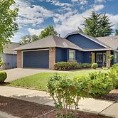 Tasteful Tualatin Home: 40 Mi to Willamette Valley