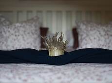 room.images[0].caption