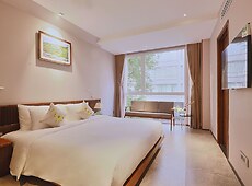 room.images[0].caption