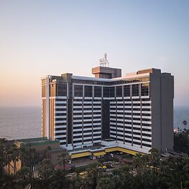 Taj Lands End