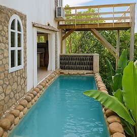 Crystals Villa Hotel