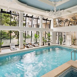 Queen\'s Court Hotel & Residence