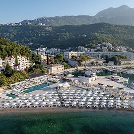 Lazure Hotel and Marina