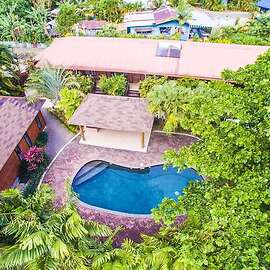 Eden\'s Edge Hotel