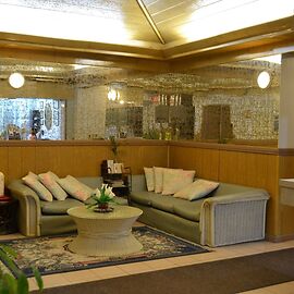 West Plaza Hotel Desekel