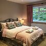 Leafy Suburban Bed & Breakfast
