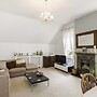 Bright 2BR Home in Wimbledon, 4 Guests!