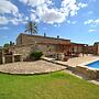 Lovely Holiday Home in Vilafranca de Bonany With Pool