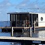 Campi Stunning 3 bed House Boat in Uitgeest