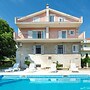 Amazing Home in Mravince With 3 Bedrooms, Wifi and Outdoor Swimming Po