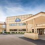 Days Inn & Suites by Wyndham Madison Heights MI