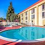 La Quinta Inn & Suites by Wyndham Oakland Airport Coliseum