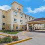 Comfort Suites Terre Haute University Area
