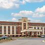 Comfort Suites Outlet Center